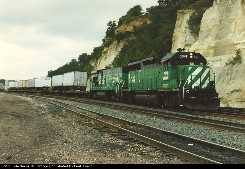 intermodal glides east through Hoffman